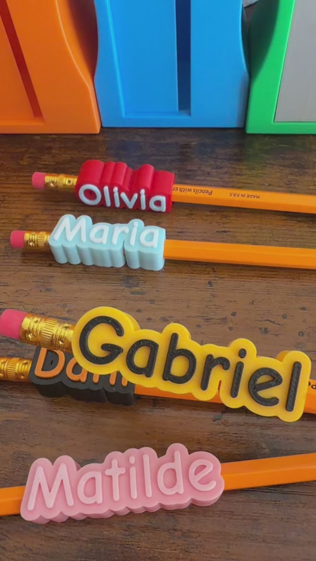 Vídeo: Topper para lápis personalizado NOMI