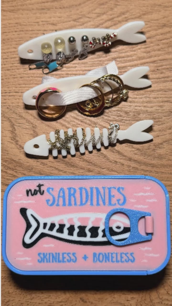 SARDI | Porta-Joias Sardinha para Viagem | Sardine Jewelry Box | Caixa Lata de Sardinha | Organizador de Brincos e Anéis | ALYQO