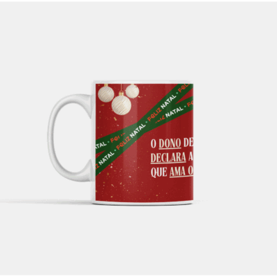 Caneca de Natal com frase divertida “O dono desta caneca declara abertamente que ama o Natal!”, fundo vermelho e Pai Natal sorridente.