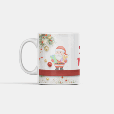 Caneca de Natal com dois Papais Noéis sorridentes, presentes coloridos e decoração com laço vermelho e bolas festivas.