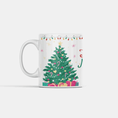 Caneca de Natal com Pai Natal sorridente, árvore decorada e luzes coloridas com a frase “Feliz Natal”.